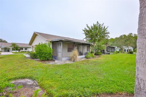 Condo in Sun City Center, Florida, 2 bedrooms  № 2103512 - photo 29