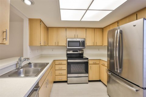 Condo in Sun City Center, Florida, 2 bedrooms  № 2103512 - photo 6