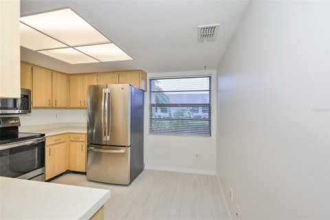 Condo in Sun City Center, Florida, 2 bedrooms  № 2103512 - photo 9