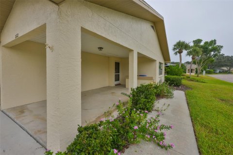 Condo in Sun City Center, Florida, 2 bedrooms  № 2103512 - photo 5