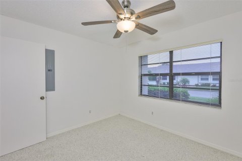 Condo in Sun City Center, Florida, 2 bedrooms  № 2103512 - photo 24