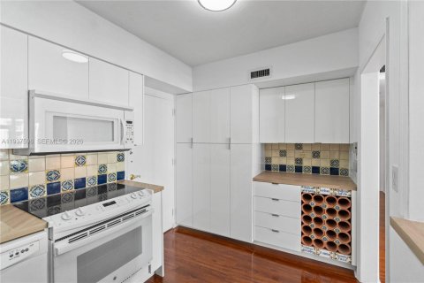 Copropriété à louer à Miami, Floride: 1 chambre, 73.11 m2 № 1997519 - photo 13
