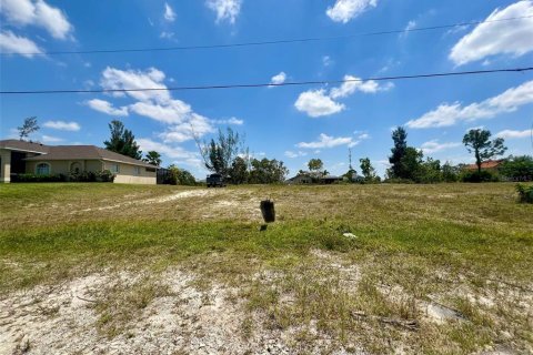 Land in Cape Coral, Florida № 1877372 - photo 1