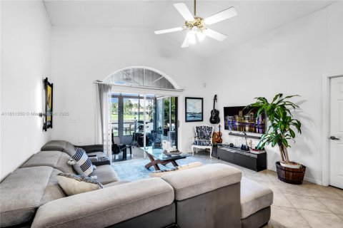 House in Delray Beach, Florida 3 bedrooms, 128.39 sq.m. № 1855367 - photo 4