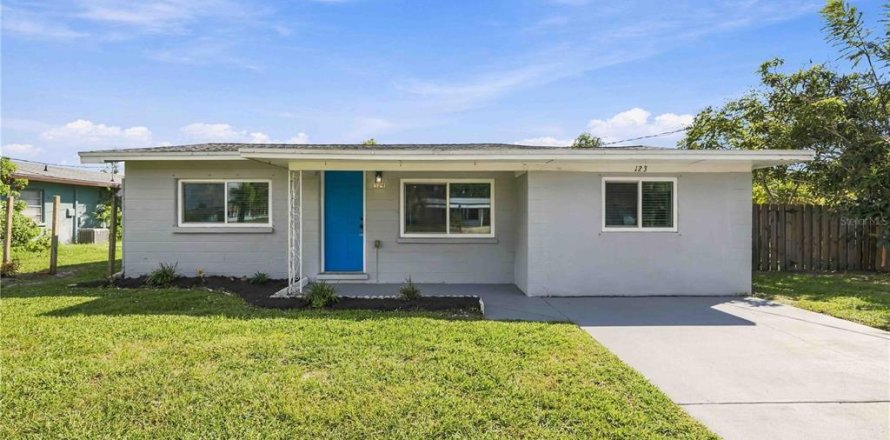 House in Englewood, Florida 4 bedrooms, 120.49 sq.m. № 2391382
