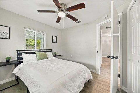 House in Englewood, Florida 4 bedrooms, 120.49 sq.m. № 2391382 - photo 26