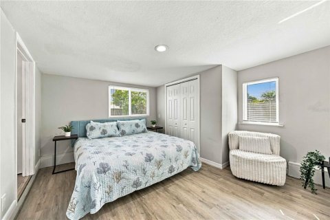 House in Englewood, Florida 4 bedrooms, 120.49 sq.m. № 2391382 - photo 18