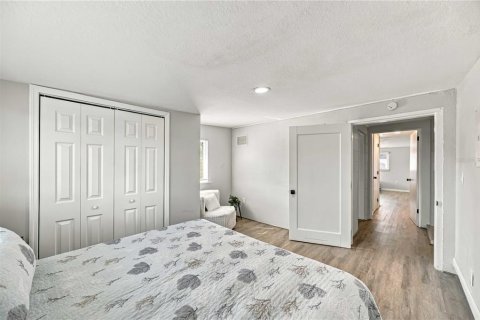 House in Englewood, Florida 4 bedrooms, 120.49 sq.m. № 2391382 - photo 19
