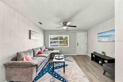 House in Englewood, Florida 4 bedrooms, 120.49 sq.m. № 2391382 - photo 5