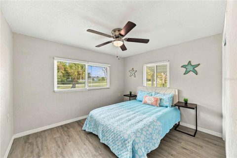 House in Englewood, Florida 4 bedrooms, 120.49 sq.m. № 2391382 - photo 27