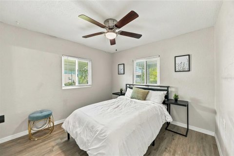 House in Englewood, Florida 4 bedrooms, 120.49 sq.m. № 2391382 - photo 25