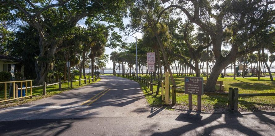 Propiedad comercial en Lake Worth, Florida 1 dormitorio, 59.46 m2 № 695020