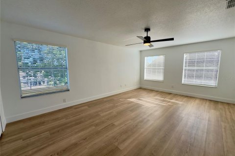Villa ou maison à vendre à Orlando, Floride: 5 chambres, 288 m2 № 2421779 - photo 12