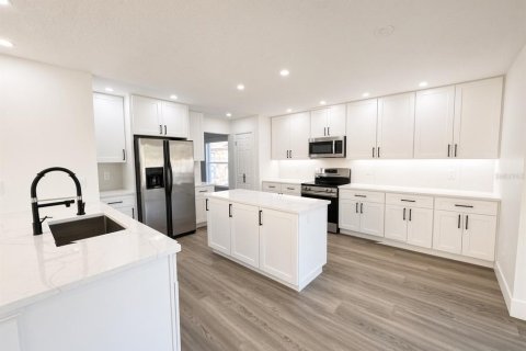 Villa ou maison à vendre à Orlando, Floride: 5 chambres, 288 m2 № 2421779 - photo 3