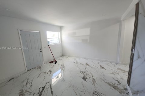 Propiedad comercial en venta en Miami, Florida, 116.13 m2 № 2009672 - foto 9