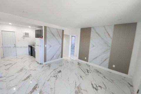 Propiedad comercial en venta en Miami, Florida, 116.13 m2 № 2009672 - foto 10