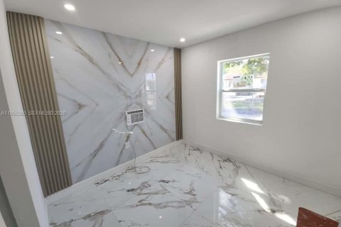 Propiedad comercial en venta en Miami, Florida, 116.13 m2 № 2009672 - foto 11