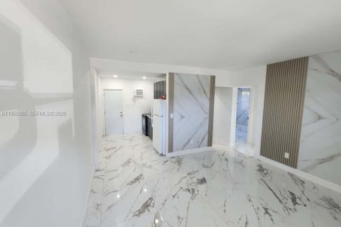 Propiedad comercial en venta en Miami, Florida, 116.13 m2 № 2009672 - foto 3