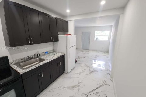 Propiedad comercial en venta en Miami, Florida, 116.13 m2 № 2009672 - foto 16