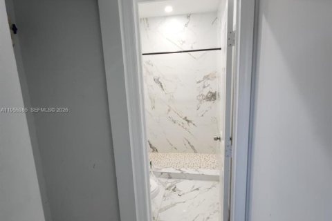 Propiedad comercial en venta en Miami, Florida, 116.13 m2 № 2009672 - foto 21