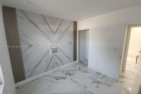 Propiedad comercial en venta en Miami, Florida, 116.13 m2 № 2009672 - foto 8