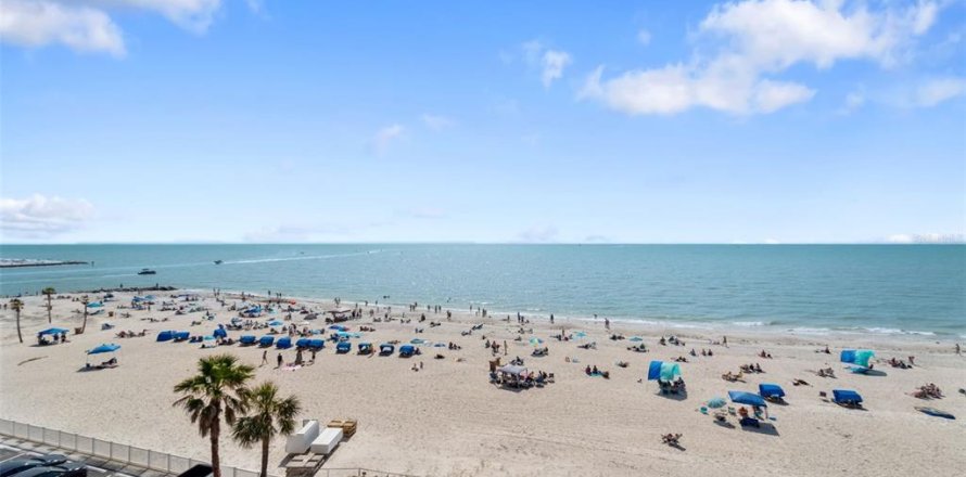 Коммерческая недвижимость в Сент-Питерсберг, Флорида 1 спальня, 80.36м2 № 1908821