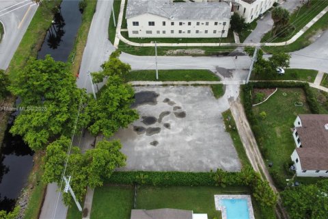 Купить земельный участок в Майами-Спрингс, Флорида № 2194749 - фото 6