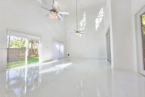 House in Weston, Florida 4 bedrooms, 301 sq.m. № 2047731 - photo 16