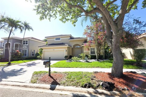 House in Weston, Florida 4 bedrooms, 301 sq.m. № 2047731 - photo 6