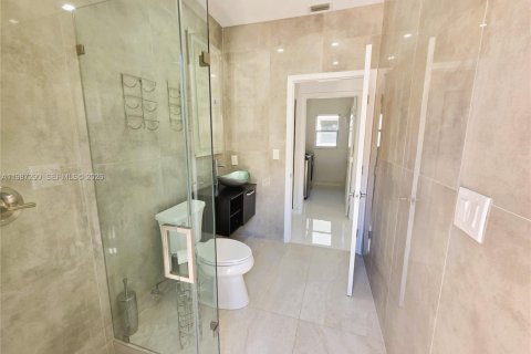 House in Weston, Florida 4 bedrooms, 301 sq.m. № 2047731 - photo 18