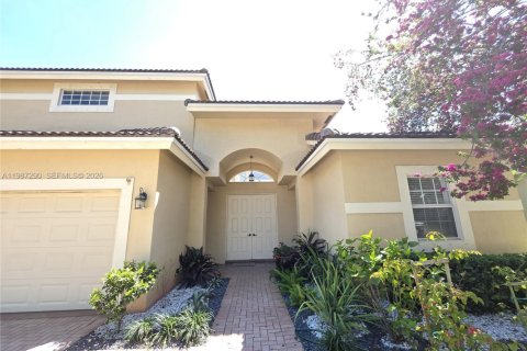 House in Weston, Florida 4 bedrooms, 301 sq.m. № 2047731 - photo 7
