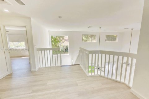 House in Weston, Florida 4 bedrooms, 301 sq.m. № 2047731 - photo 28