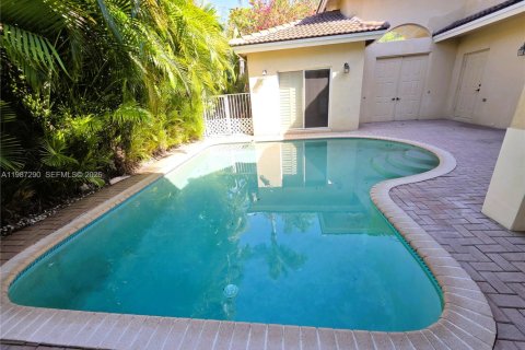 House in Weston, Florida 4 bedrooms, 301 sq.m. № 2047731 - photo 10