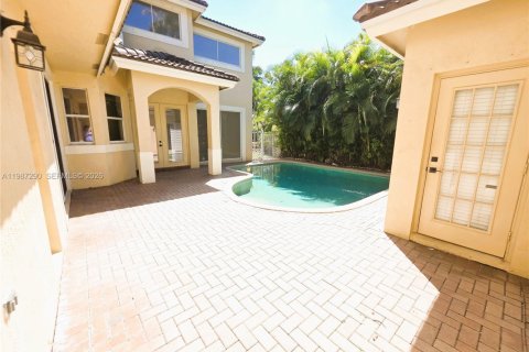 House in Weston, Florida 4 bedrooms, 301 sq.m. № 2047731 - photo 8