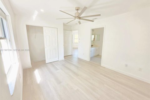 House in Weston, Florida 4 bedrooms, 301 sq.m. № 2047731 - photo 30