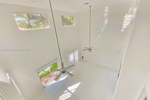 House in Weston, Florida 4 bedrooms, 301 sq.m. № 2047731 - photo 29