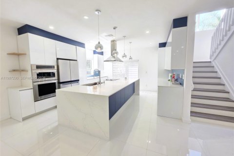 House in Weston, Florida 4 bedrooms, 301 sq.m. № 2047731 - photo 23