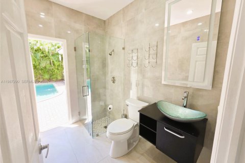 House in Weston, Florida 4 bedrooms, 301 sq.m. № 2047731 - photo 17