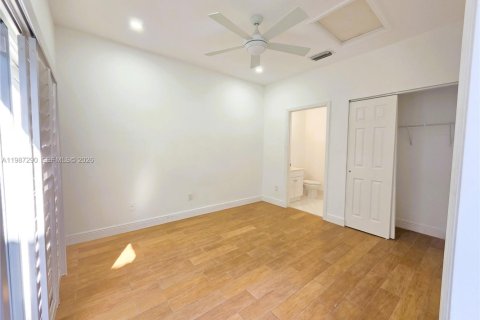 House in Weston, Florida 4 bedrooms, 301 sq.m. № 2047731 - photo 12
