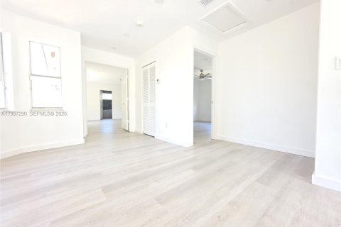 House in Weston, Florida 4 bedrooms, 301 sq.m. № 2047731 - photo 26