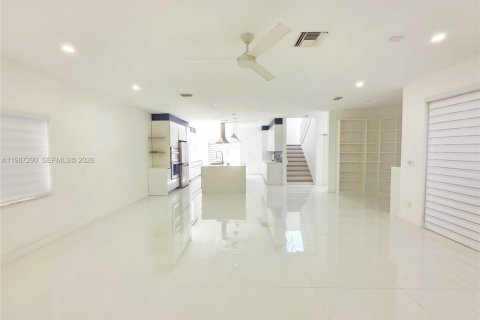 House in Weston, Florida 4 bedrooms, 301 sq.m. № 2047731 - photo 20