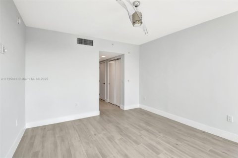 Condo in Delray Beach, Florida, 2 bedrooms  № 1476120 - photo 17