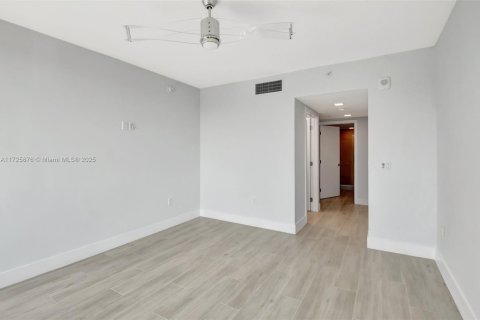 Condo in Delray Beach, Florida, 2 bedrooms  № 1476120 - photo 16