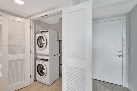 Condo in Delray Beach, Florida, 2 bedrooms  № 1476120 - photo 27