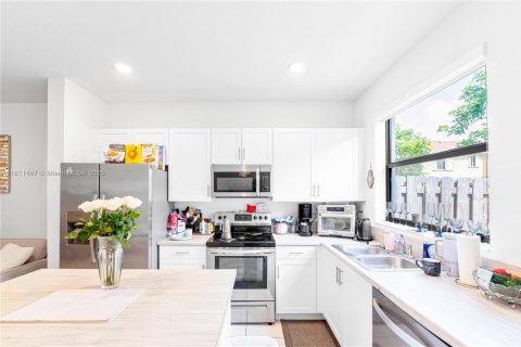 Townhouse in Miami, Florida 3 bedrooms, 122.63 sq.m. № 1935705 - photo 10