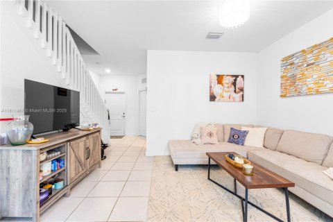 Townhouse in Miami, Florida 3 bedrooms, 122.63 sq.m. № 1935705 - photo 13