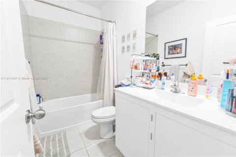 Townhouse in Miami, Florida 3 bedrooms, 122.63 sq.m. № 1935705 - photo 14