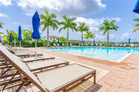 Townhouse in Miami, Florida 3 bedrooms, 122.63 sq.m. № 1935705 - photo 17