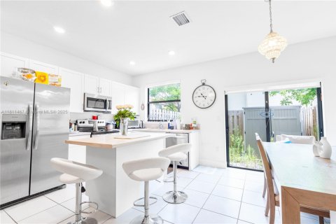 Townhouse in Miami, Florida 3 bedrooms, 122.63 sq.m. № 1935705 - photo 8