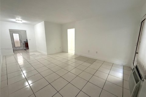 Copropriété à louer à Miami Beach, Floride: 1 chambre, 62.99 m2 № 1987296 - photo 8